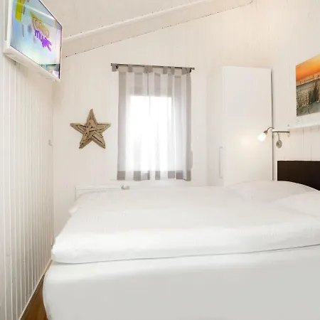 Daenische Ferienhaeuser Am Salzhaff Haus Strandhafer Holiday home *