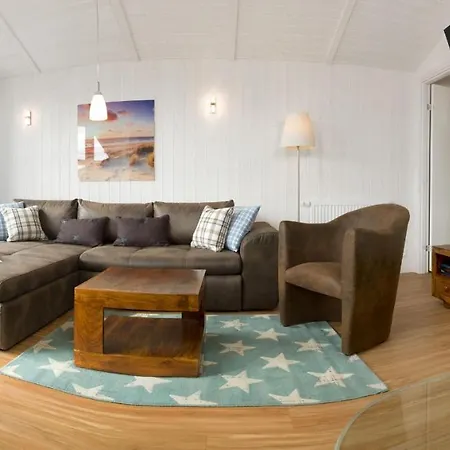 Holiday home Daenische Ferienhaeuser Am Salzhaff Haus Strandhafer Gollwitz